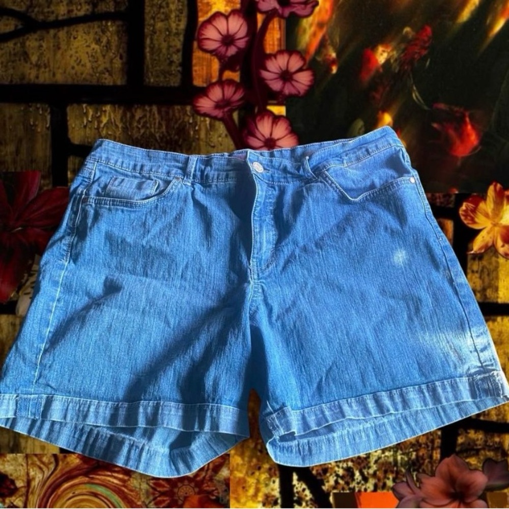 Gloria Vanderbilt Light Blue Jean Shorts